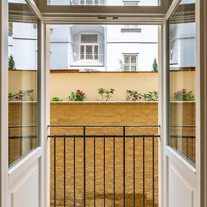 κάντε κράτηση εδώ